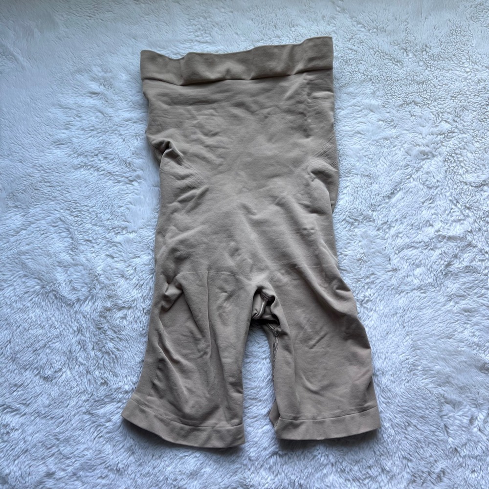 SKIMS Sculpting Mid Thigh Shapewear Shorts Tan XL High Waisted Ruched Back NWOT‎
